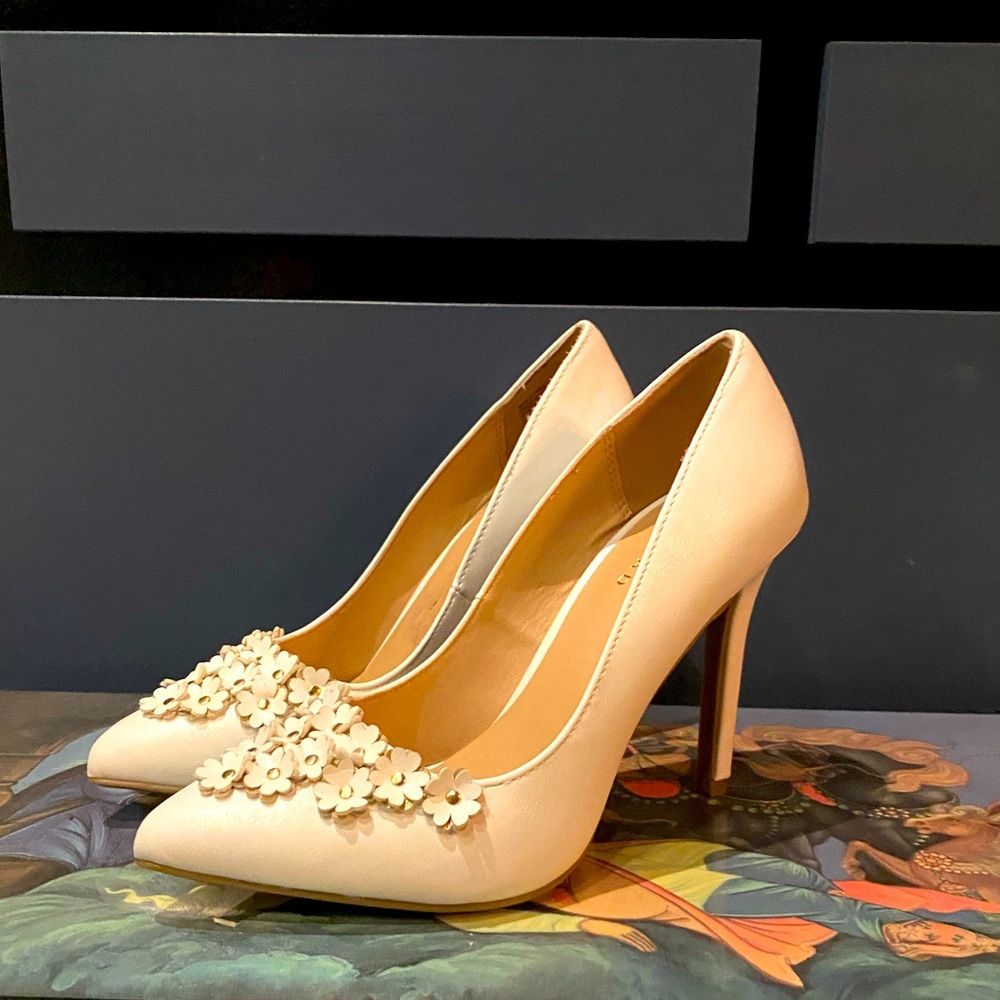 Laura Conrad Heels - Picture 2 of 5